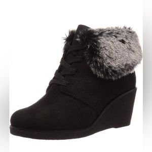 COLE HAAN wedge heel faux fur-cuff lace up booties. Black size 5 1/2 B.